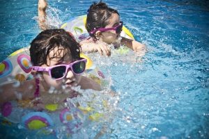 niños-piscina-seguros